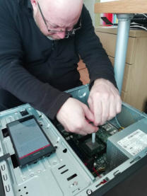 Applying thermal paste to the CPU